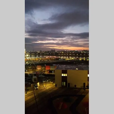 Waterfront Lux 1 *