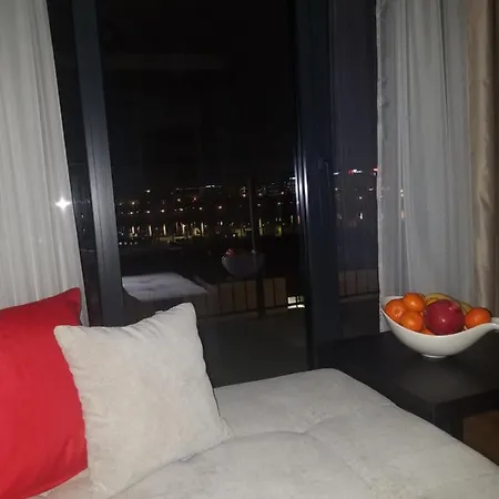 Waterfront Lux 1 *