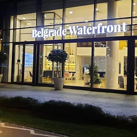 Waterfront Lux 1 *